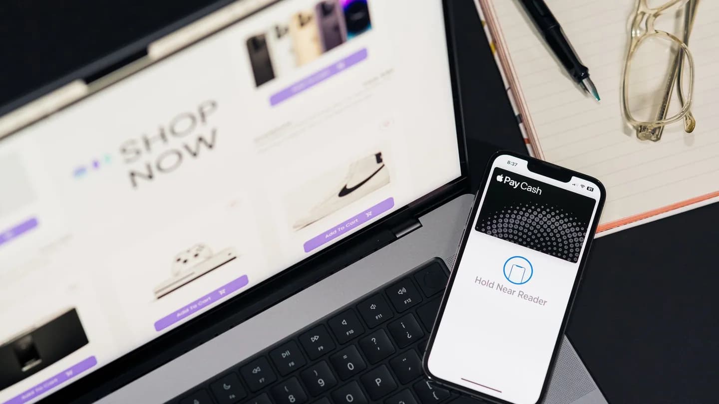 Une stratège search regroupe les requêtes par intention et étape d’achat