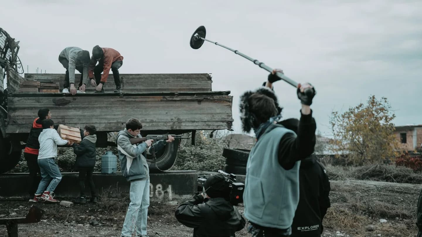 Couverture VJOURNAL pour « Ce qu'une vidéo d'affaires coûte en fait: jours de tournage, l'édition et les licences en trois lignes… »