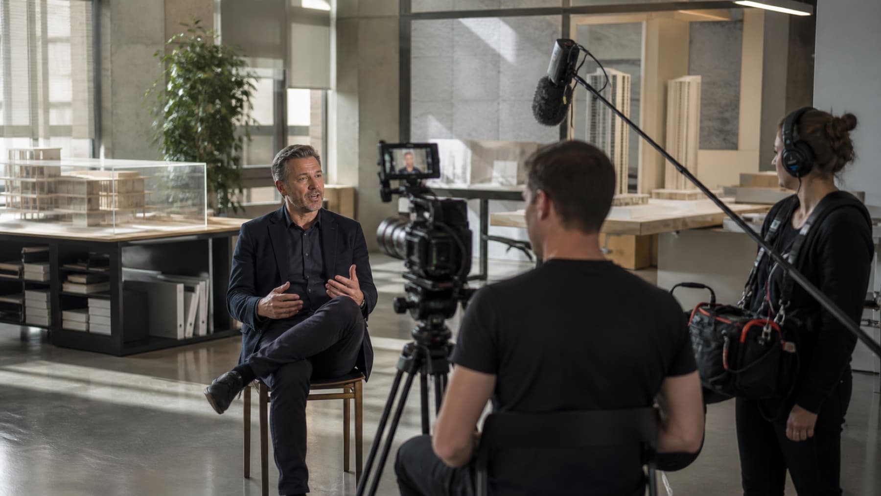 Couverture VJOURNAL pour « Vidéo corporate : comment commander une vidéo que l’on regarde jusqu’au bout »