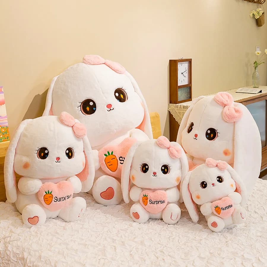 Conejo de peluche con rábano