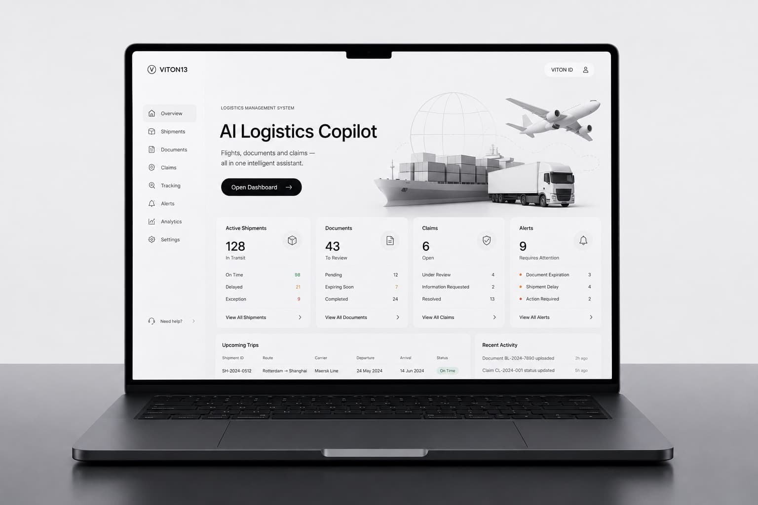 Ноутбук с интерфейсом AI Logistics Copilot для рейсов, перевозок, документов, претензий и операционных уведомлений