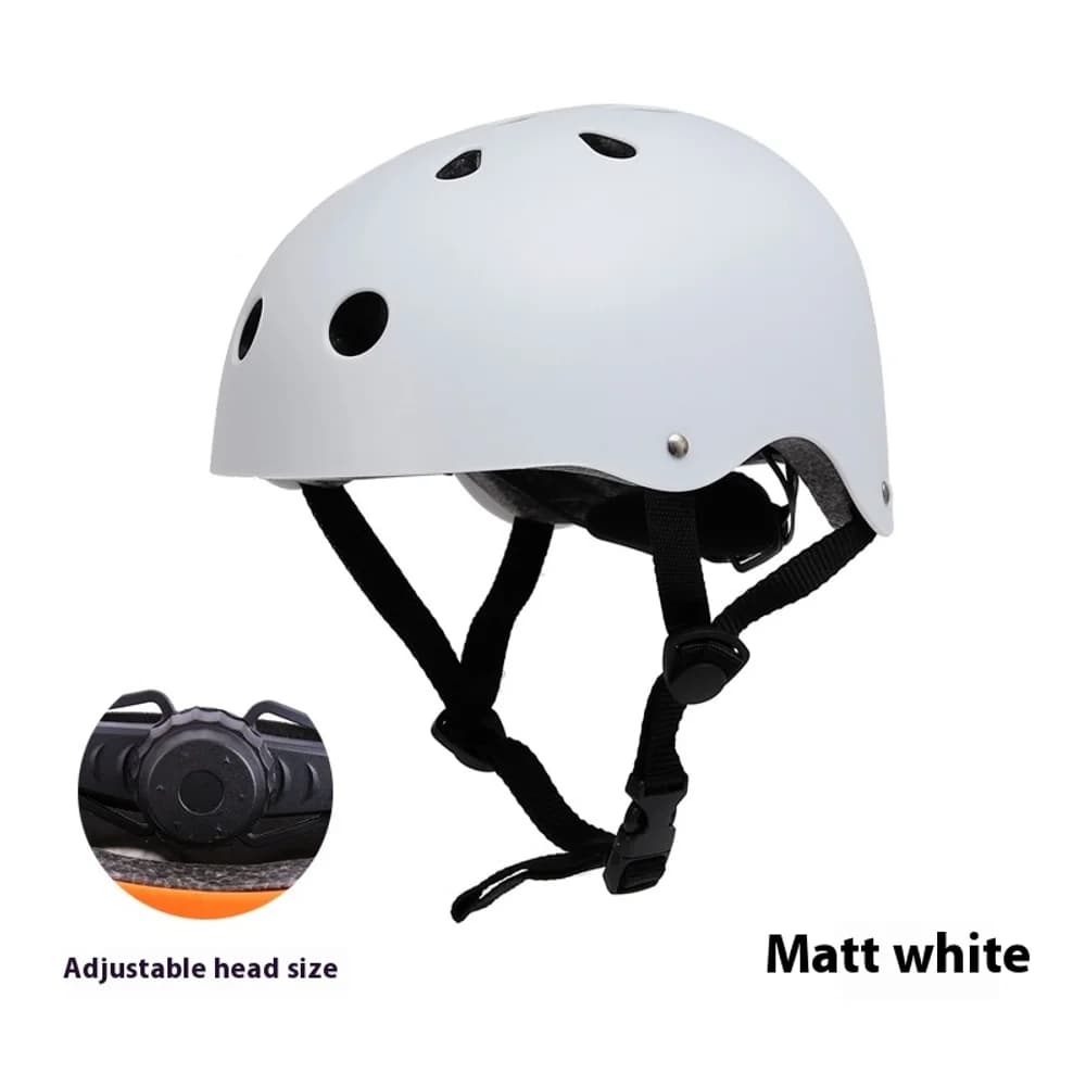 Adjustable roller-skating helmet